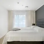 River With Hot Tub And Services Villa *