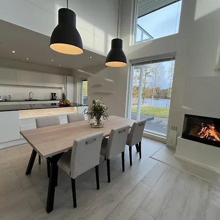 River With Hot Tub And Services Villa